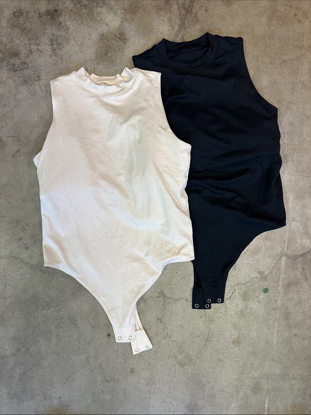 Vuori Cream and Black Sleeveless Mock Neck Bodysuits (2-Pack)